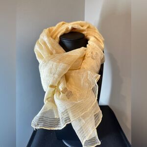 Un Jour Ailleurs light yellow scarf!